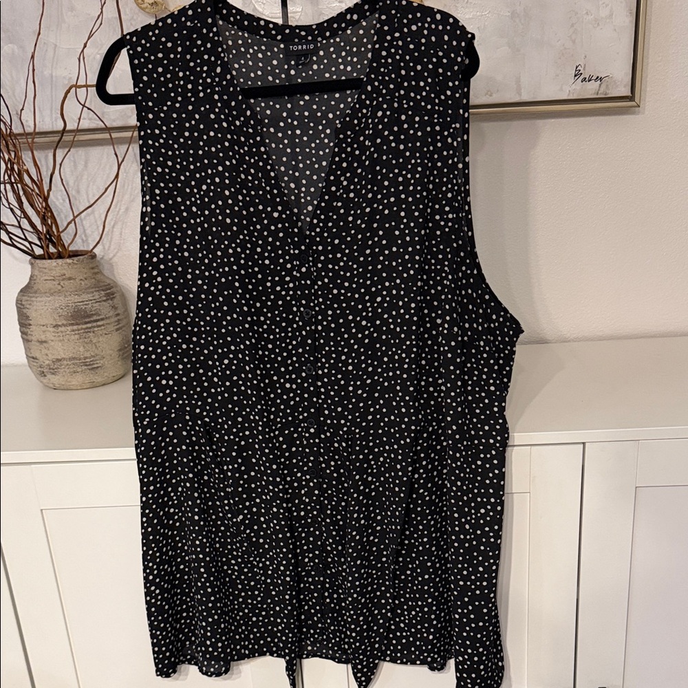 torrid Black Sleeveless Polka Dot V-Neck Blouse